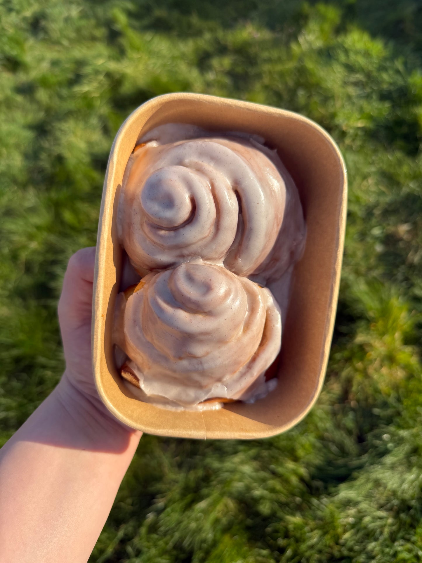 4 Cinnamon buns (2 trays of 2)