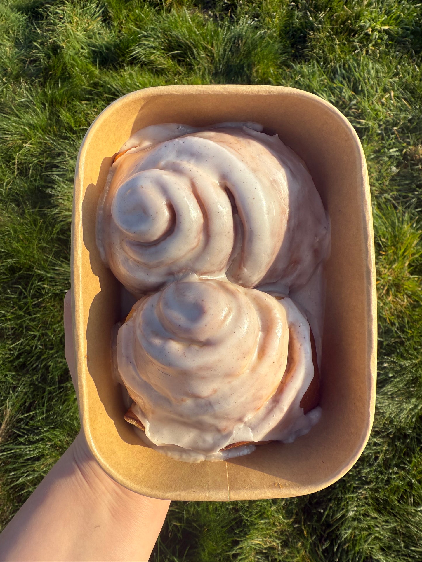 4 Cinnamon buns (2 trays of 2)