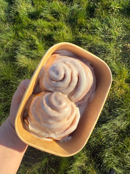 4 Cinnamon buns (2 trays of 2)